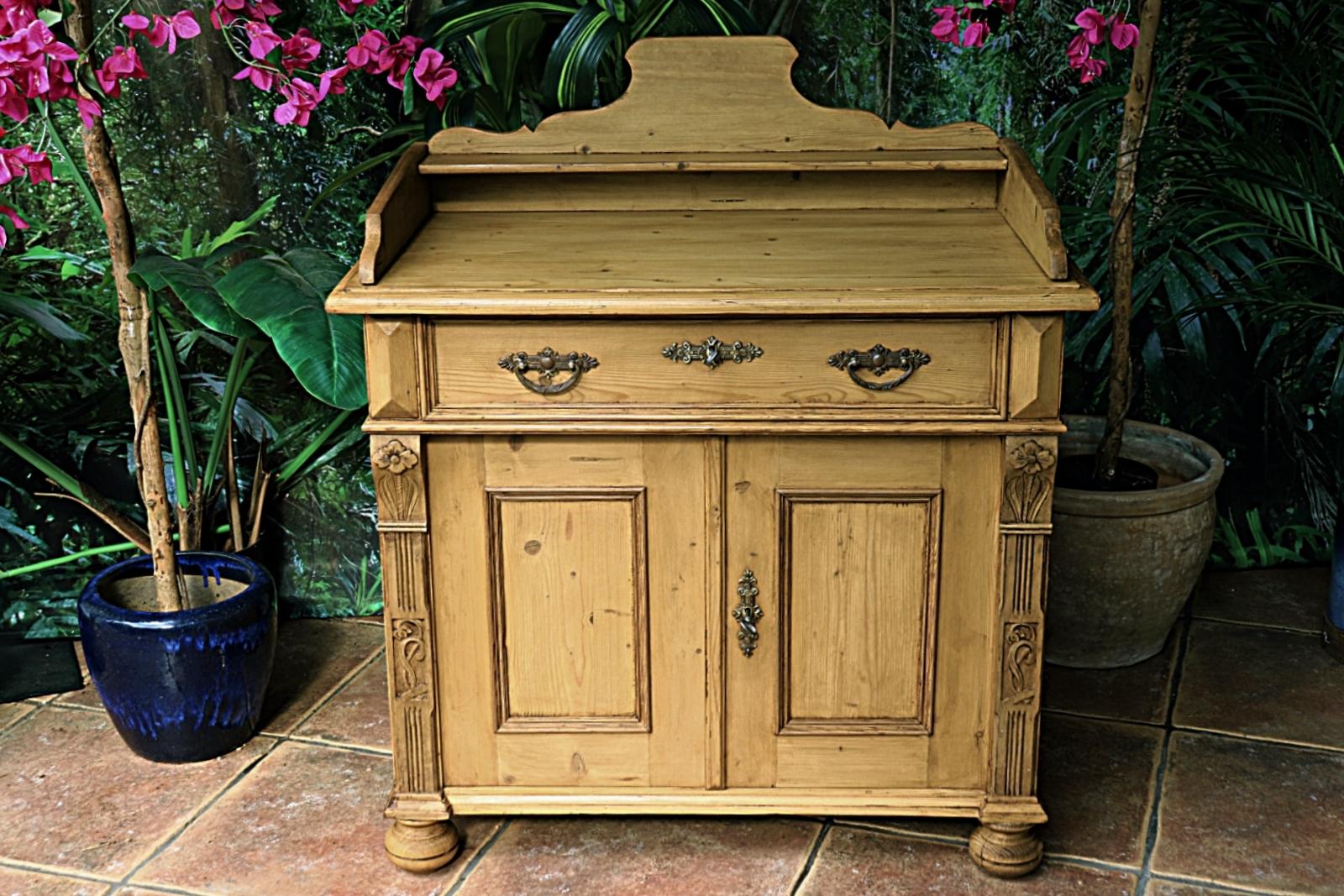 Lovely Quality Old Victorian Gallery Top Sideboard/base/cupboard (1 of 13) Lovely Quality Old Victorian Gallery Top Sideboard/base/cupboard (1 of 13)