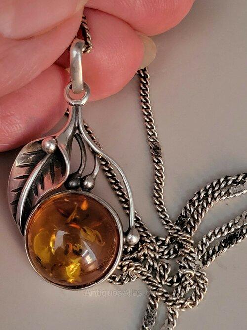A Silver & Amber Pendant & 22" Chain.art Nouveau (1 of 7) A Silver & Amber Pendant & 22" Chain.art Nouveau (1 of 7)