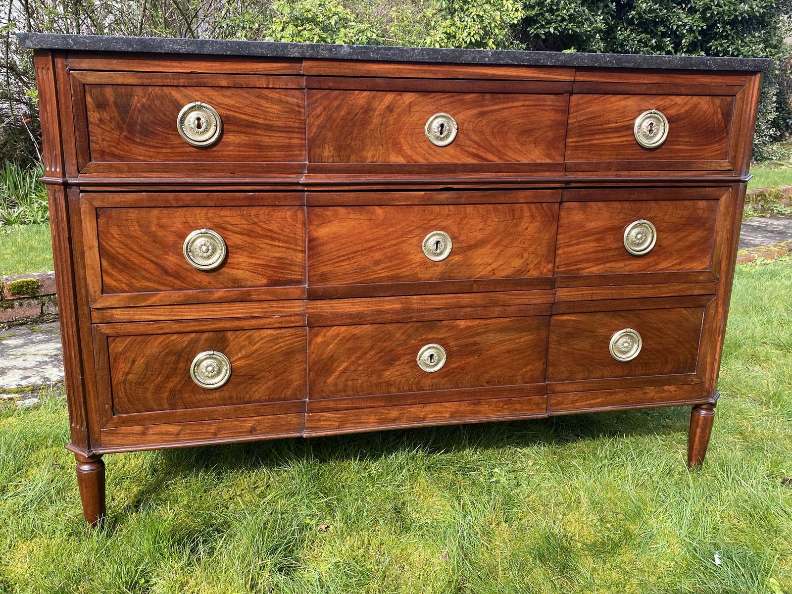 18th Century Breakfront Commode in Figured Mahogany (1 of 6) 18th Century Breakfront Commode in Figured Mahogany (1 of 6)