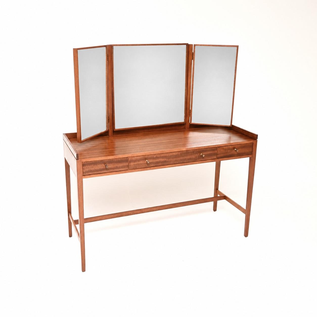 Vintage Mahogany Dressing Table by Loughborough (1 of 10) Vintage Mahogany Dressing Table by Loughborough (1 of 10)