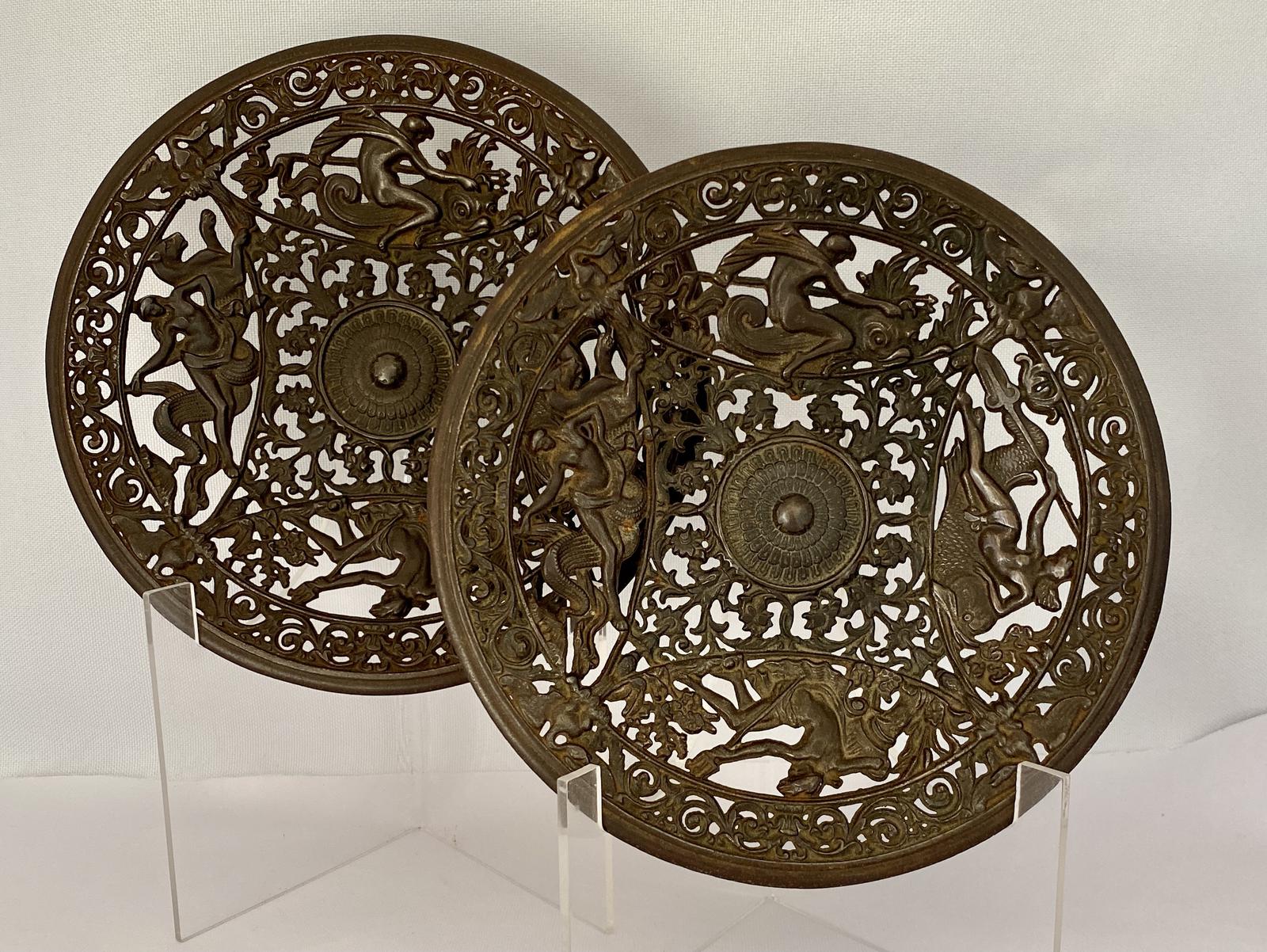 Pair of 19th Century Coalbrookdale Cast Iron Plates c.1880 (1 of 6) Pair of 19th Century Coalbrookdale Cast Iron Plates c.1880 (1 of 6)