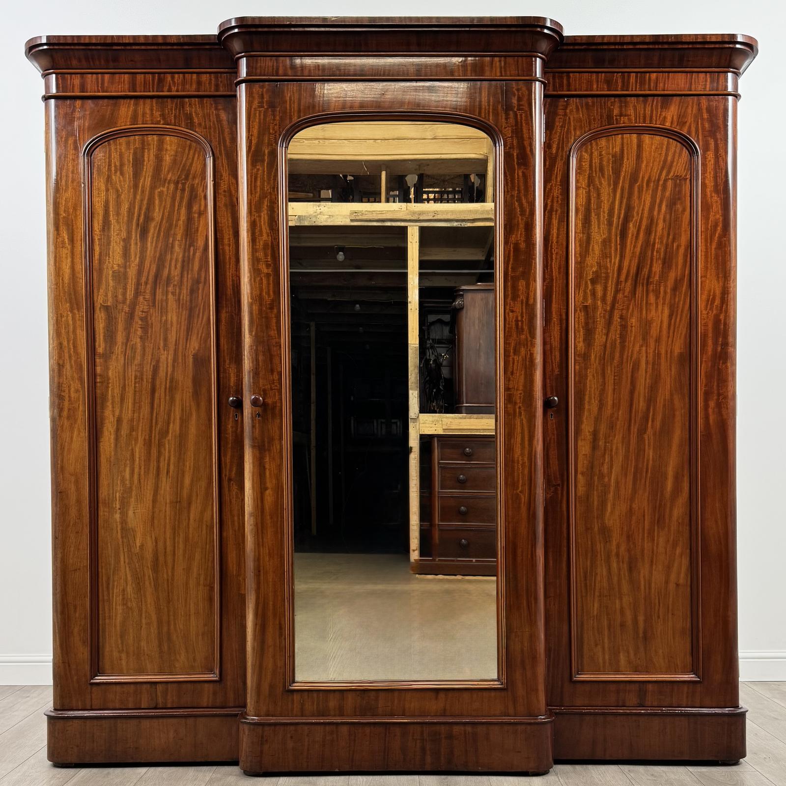 Antique 19th Century Fine Quality Large Mahogany Wardrobe (1 of 10) Antique 19th Century Fine Quality Large Mahogany Wardrobe (1 of 10)