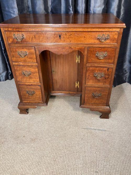 Mahogany Knee Hole Desk (1 of 4)