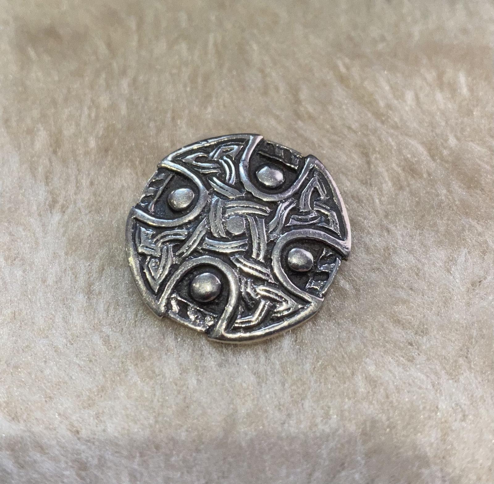 Silver Celtic knot shield design brooch. Hallmarked for Chester 1948 (1 of 4)
