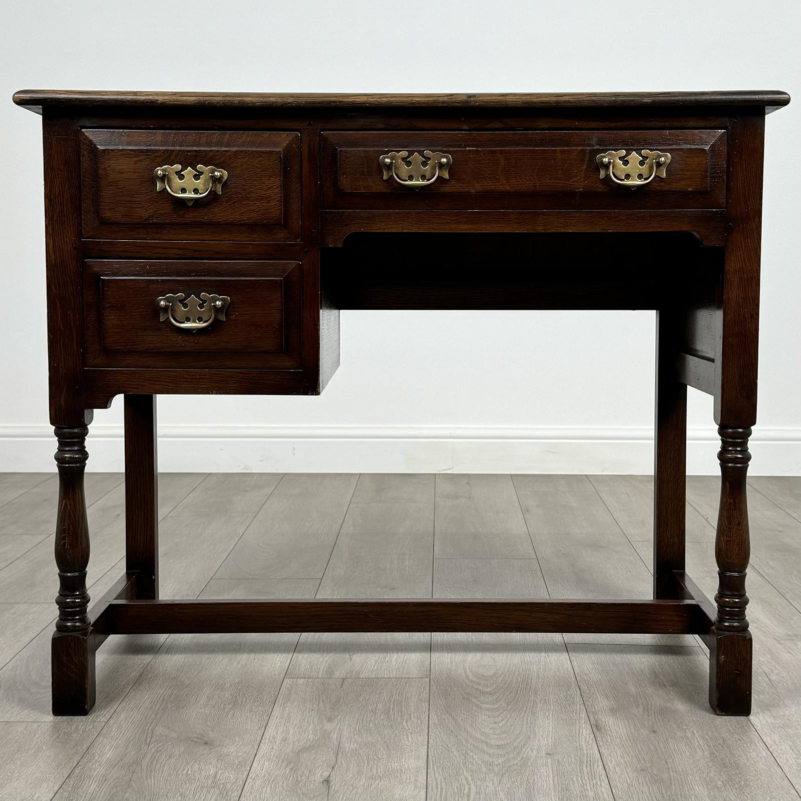 Antique 20th Century Good Quality Desk in Oak (1 of 11)