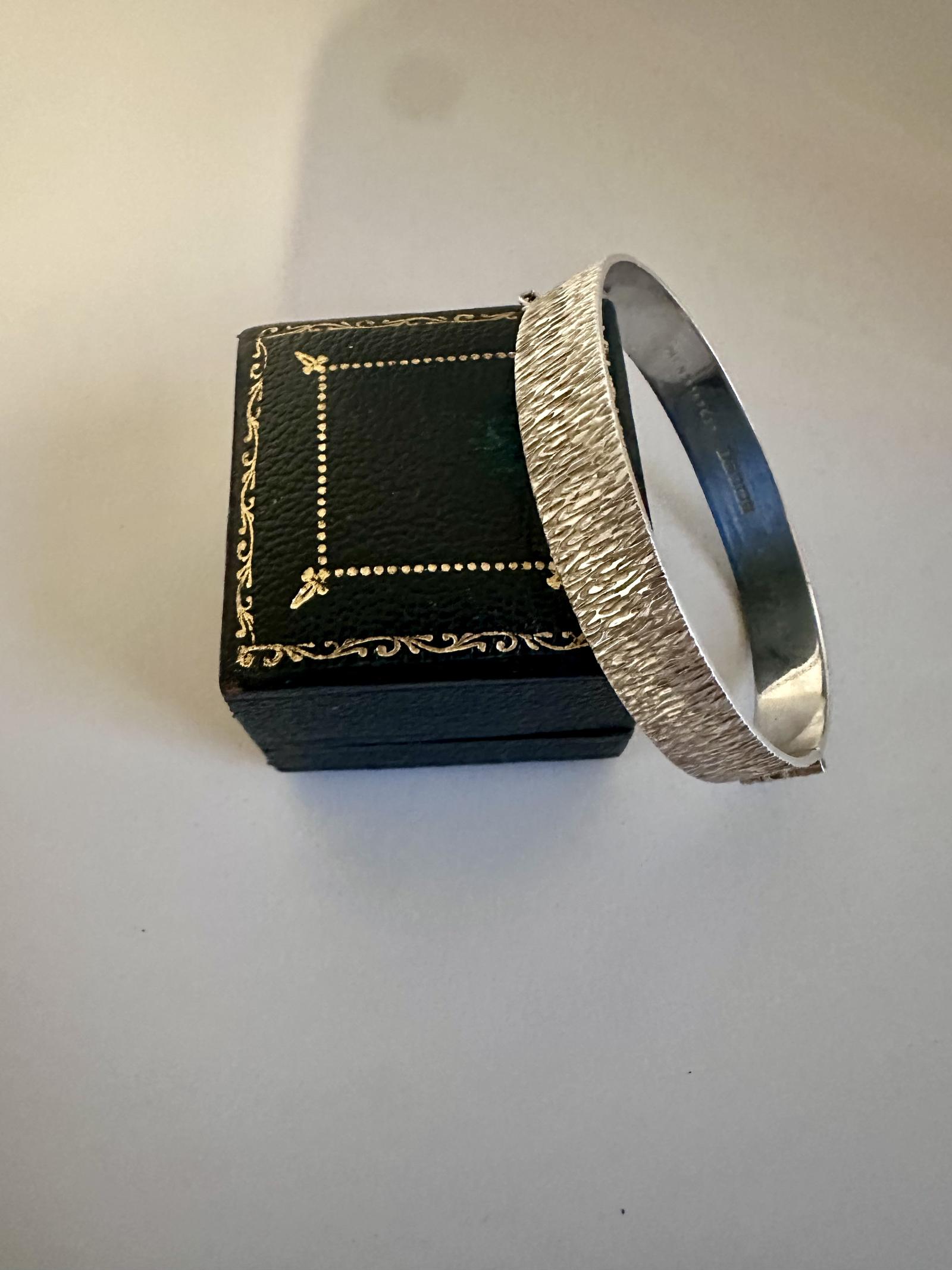 Vintage Sterling Silver Bangle (1 of 7)