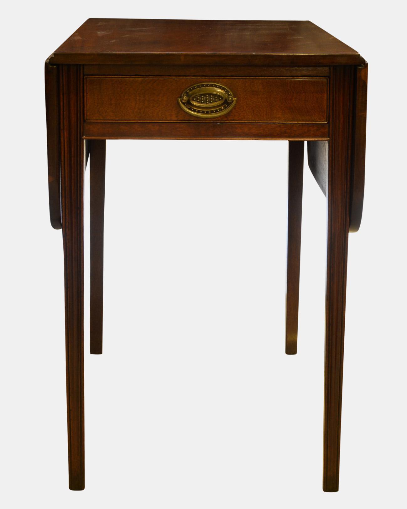 18th Century Mahogany Pembroke Table (1 of 1) 18th Century Mahogany Pembroke Table (1 of 1)