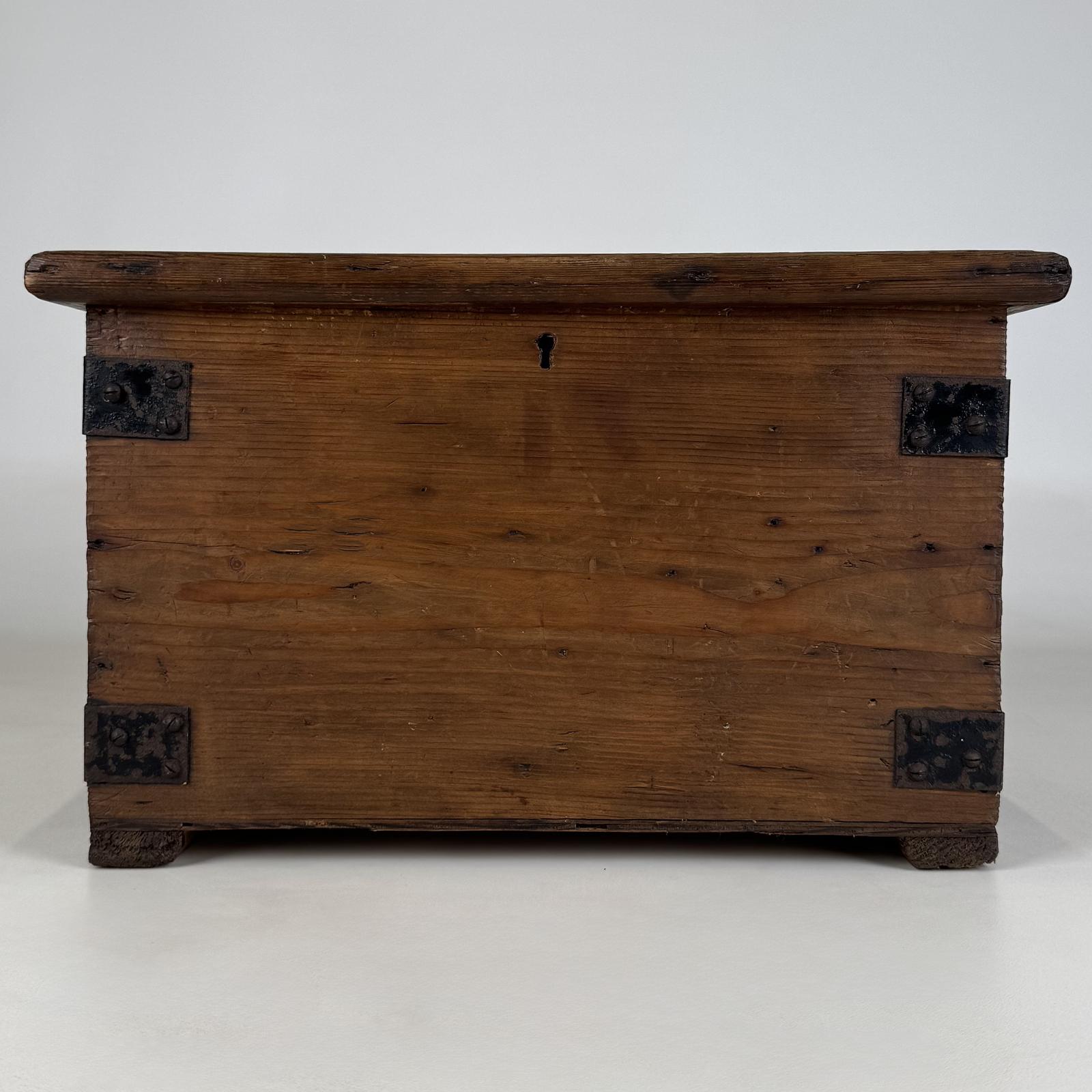 Antique 19th Century Rustic Pine Storage Box (1 of 10)