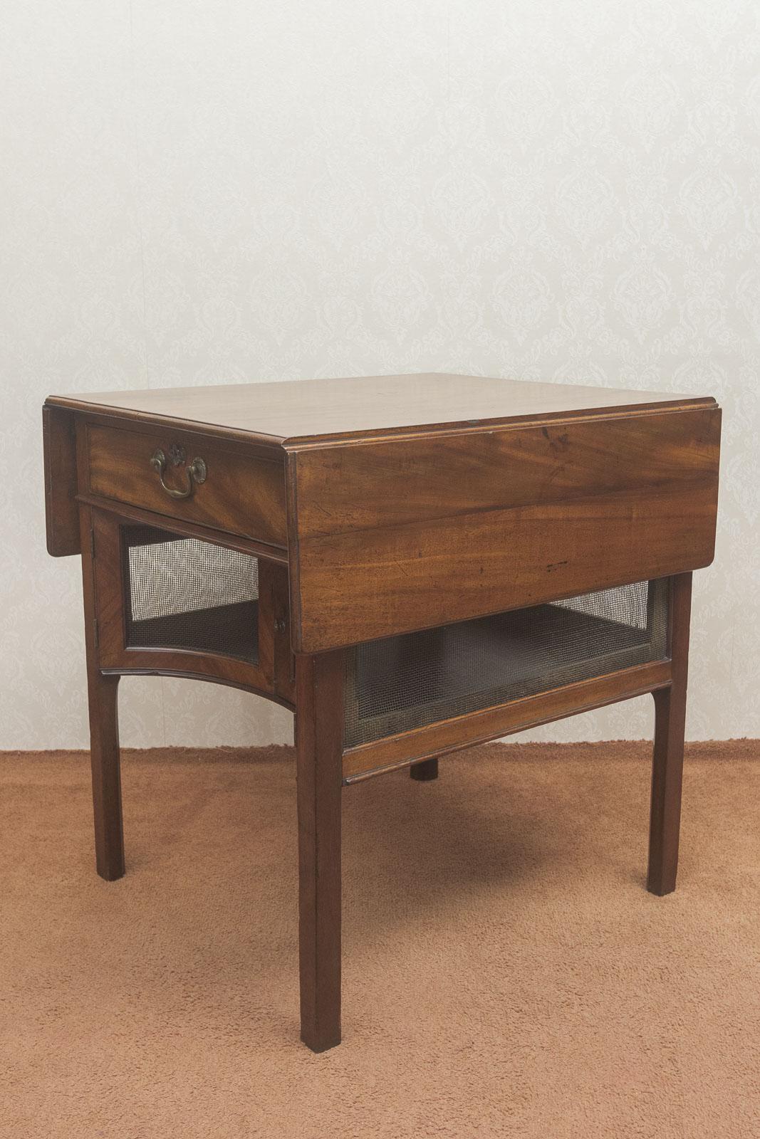 Very Rare Chippendale Period Mahogany Breakfast Table (1 of 11)