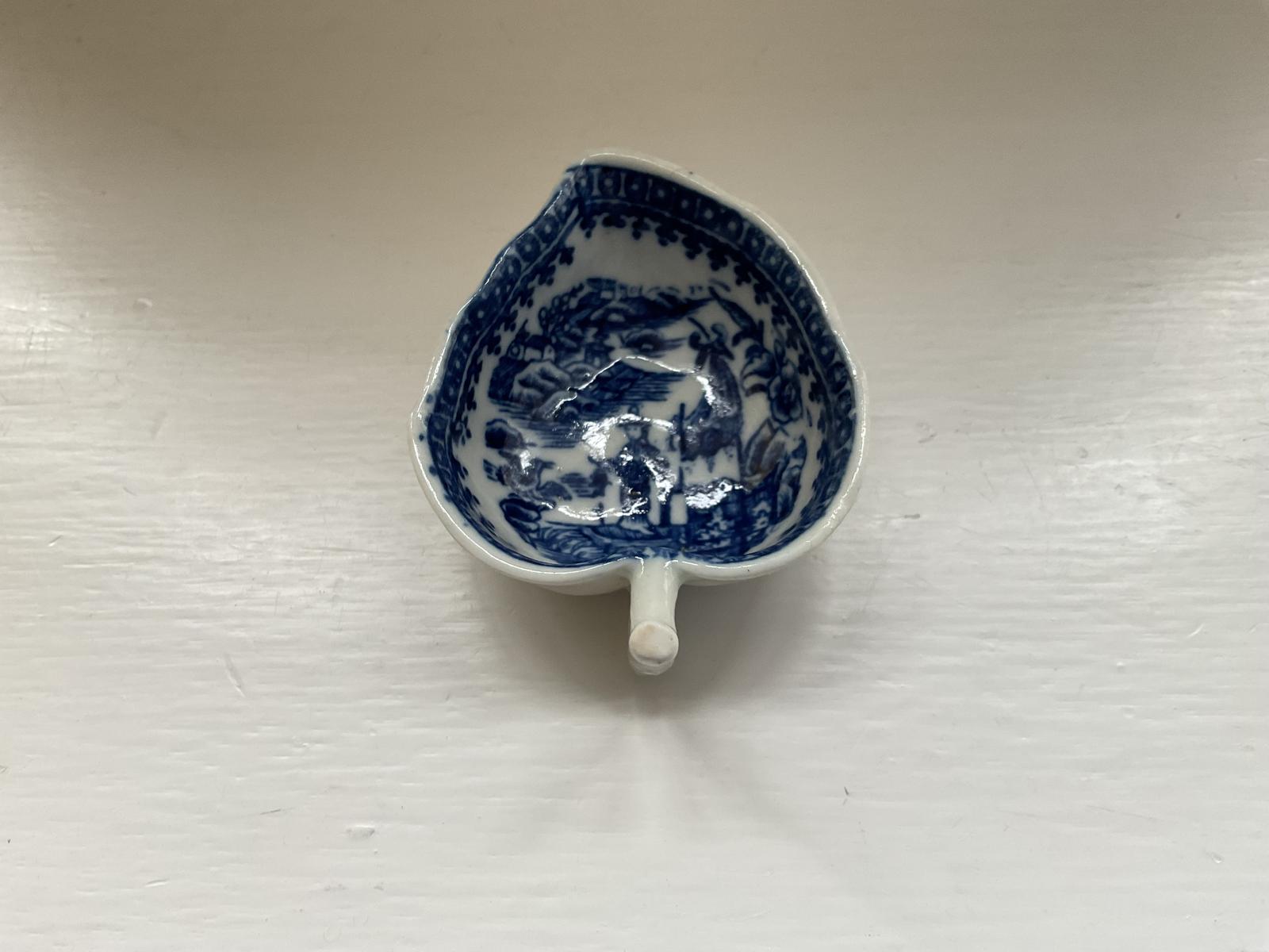 Caughley Porcelain Small Pickle Dish or Butter Boat (1 of 4)