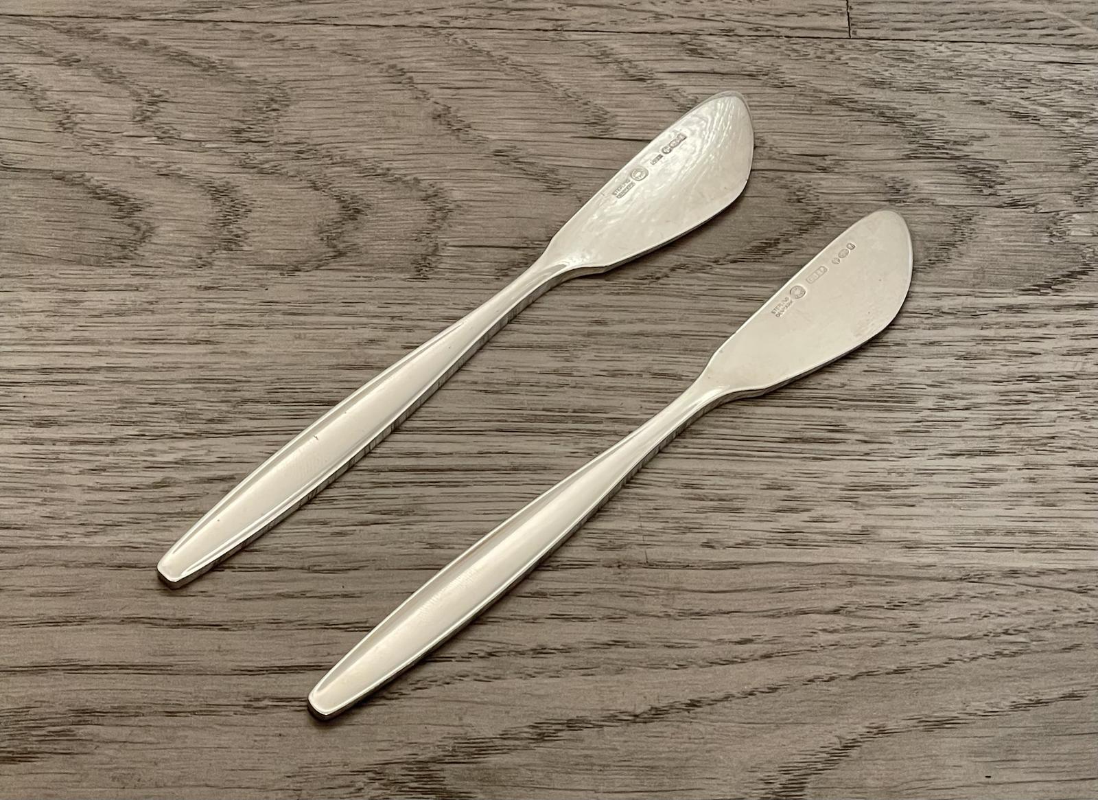 Pair Of Georg Jensen Silver Butter Spreaders Knives (1 of 5) Pair Of Georg Jensen Silver Butter Spreaders Knives (1 of 5)