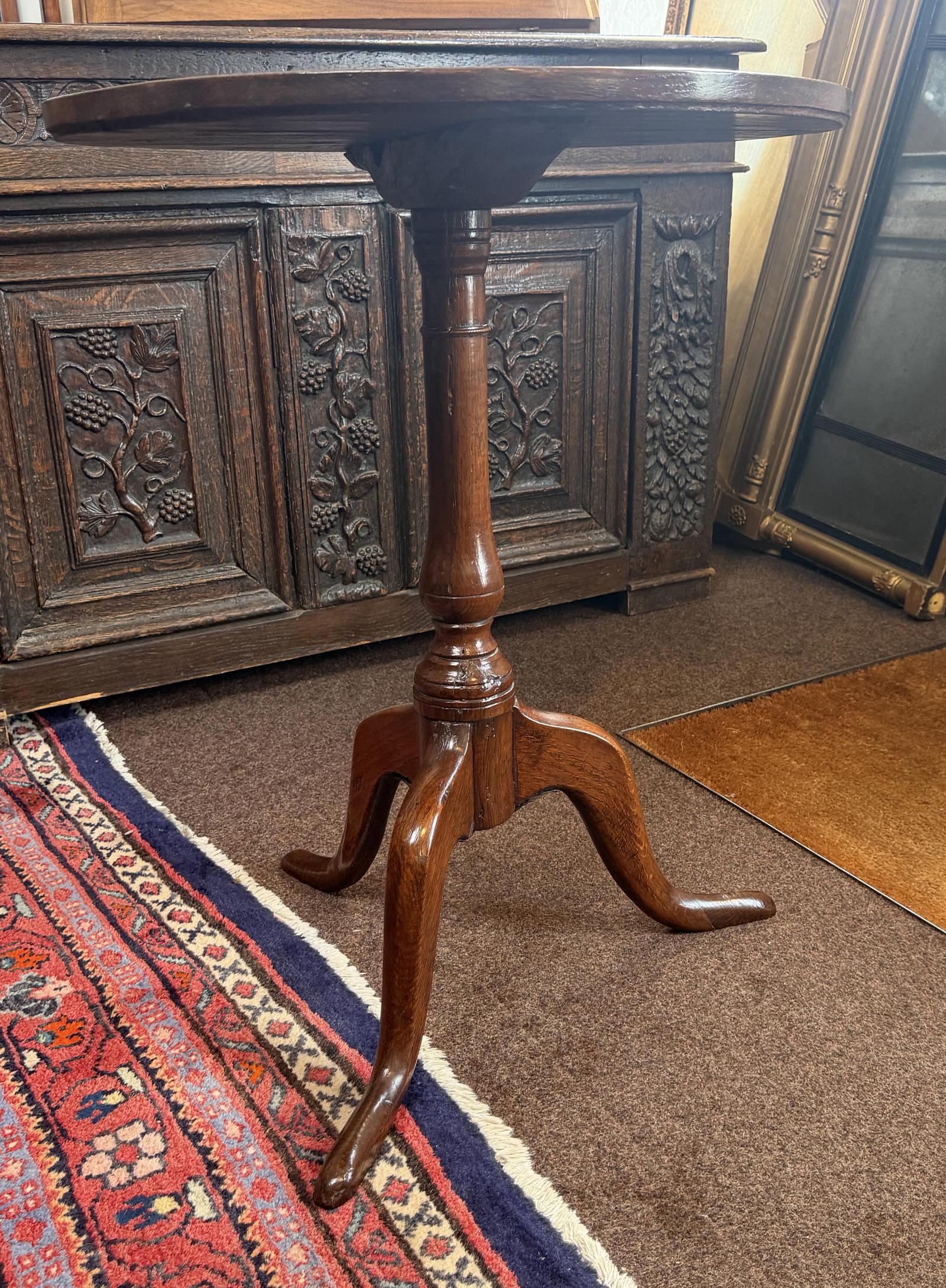 Small 18th Century Oak Tripod Table (1 of 5) Small 18th Century Oak Tripod Table (1 of 5)
