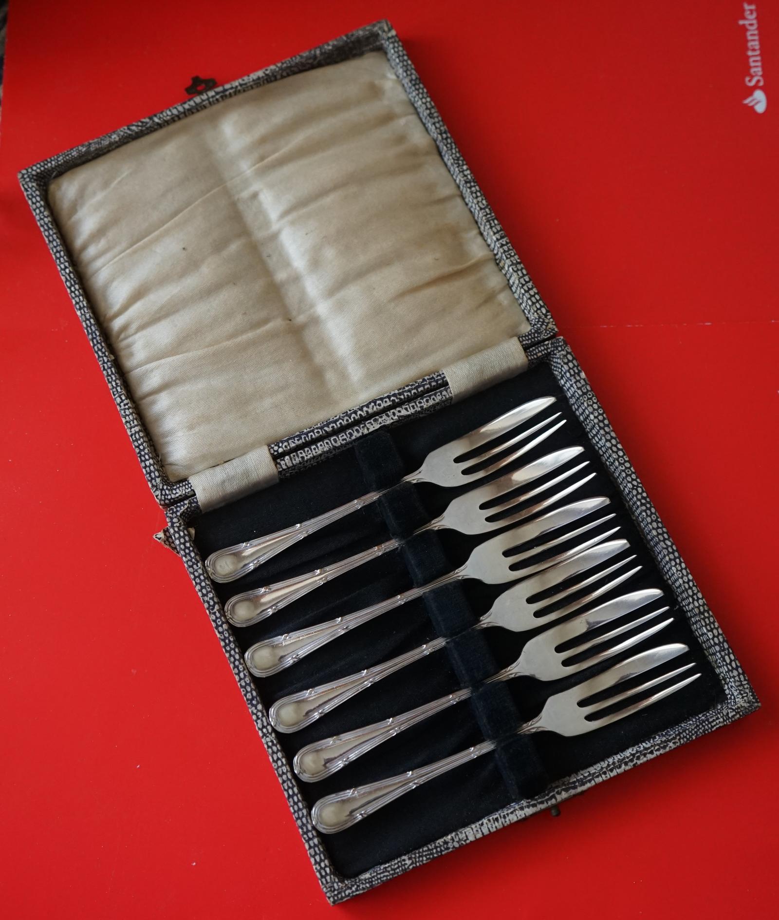 Vintage Ornate E.P.N.S. Boxed Set of Pastry Forks (1 of 12)