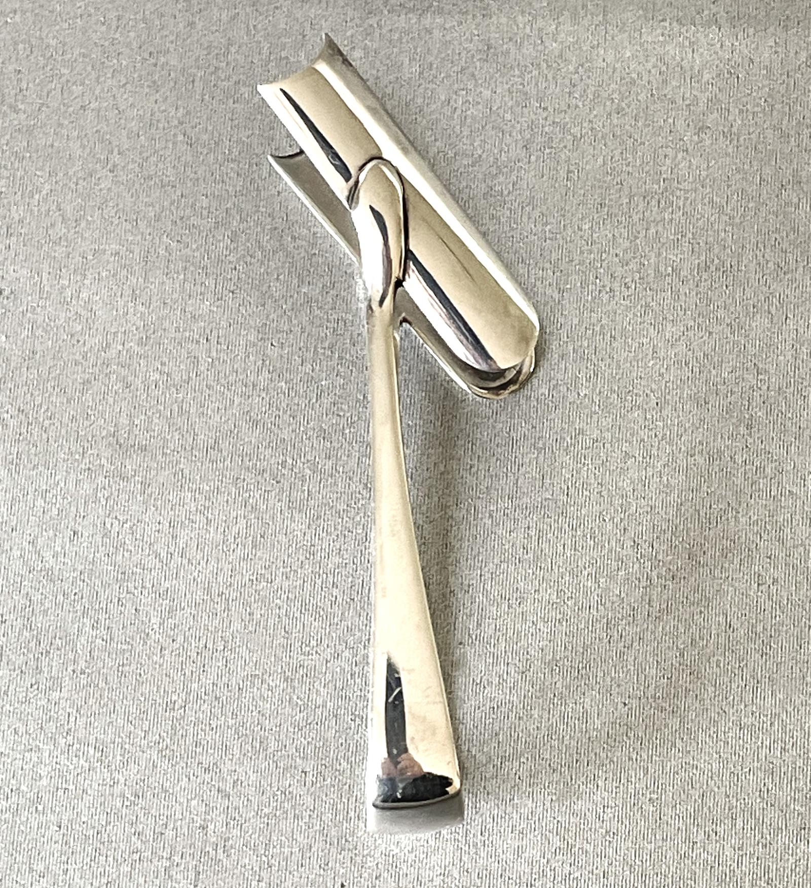 Charming Pair of Edwardian Silver 'solo' Asparagus Tongs (1 of 5)