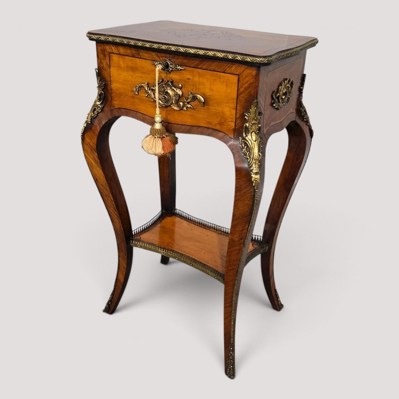 Very Pretty French Freestanding Jewelry Box (1 of 15) Very Pretty French Freestanding Jewelry Box (1 of 15)