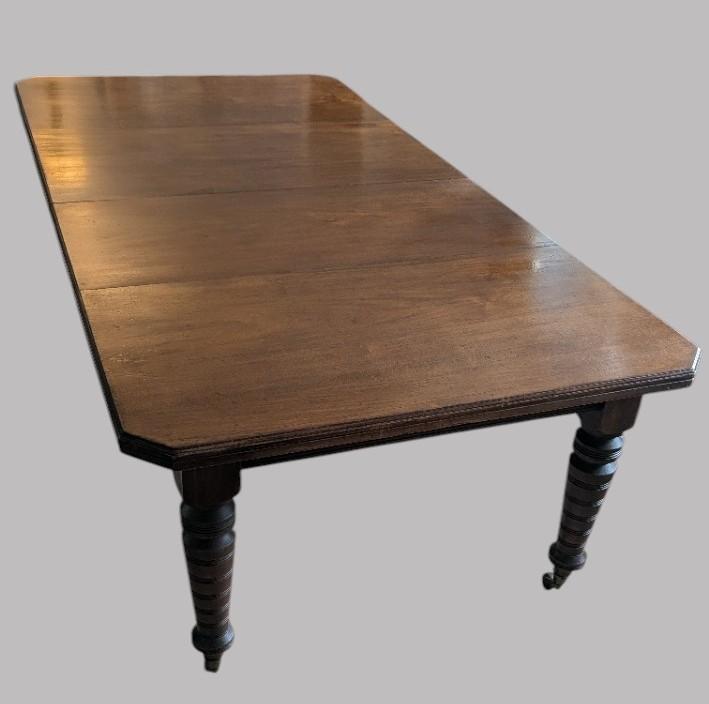 A Late Victorian Walnut Extending Dining Table (1 of 11) A Late Victorian Walnut Extending Dining Table (1 of 11)