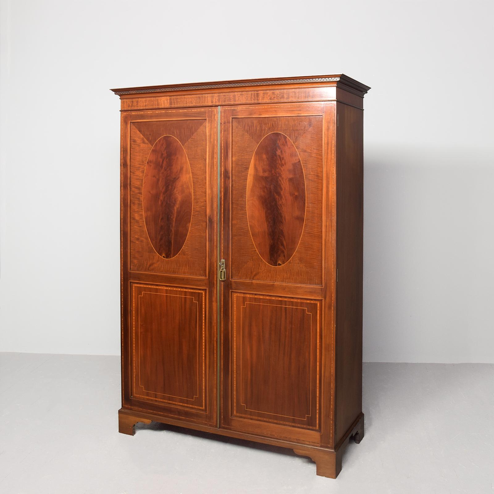 Georgian Style Mahogany 2 Door Wardrobe (1 of 8) Georgian Style Mahogany 2 Door Wardrobe (1 of 8)