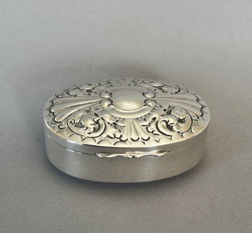 Gorgeous Late Victorian Silver Gilt Soap Box (1 of 9) Gorgeous Late Victorian Silver Gilt Soap Box (1 of 9)