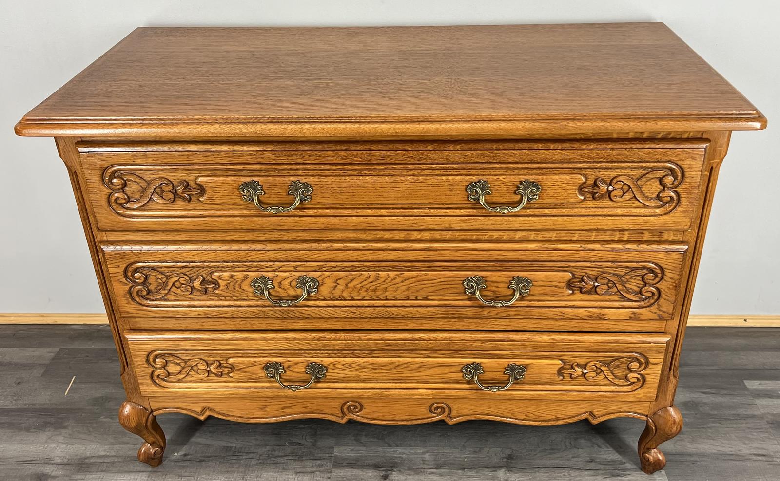 Chest of Drawers Vintage French Style Carved Oak (1 of 11) Chest of Drawers Vintage French Style Carved Oak (1 of 11)