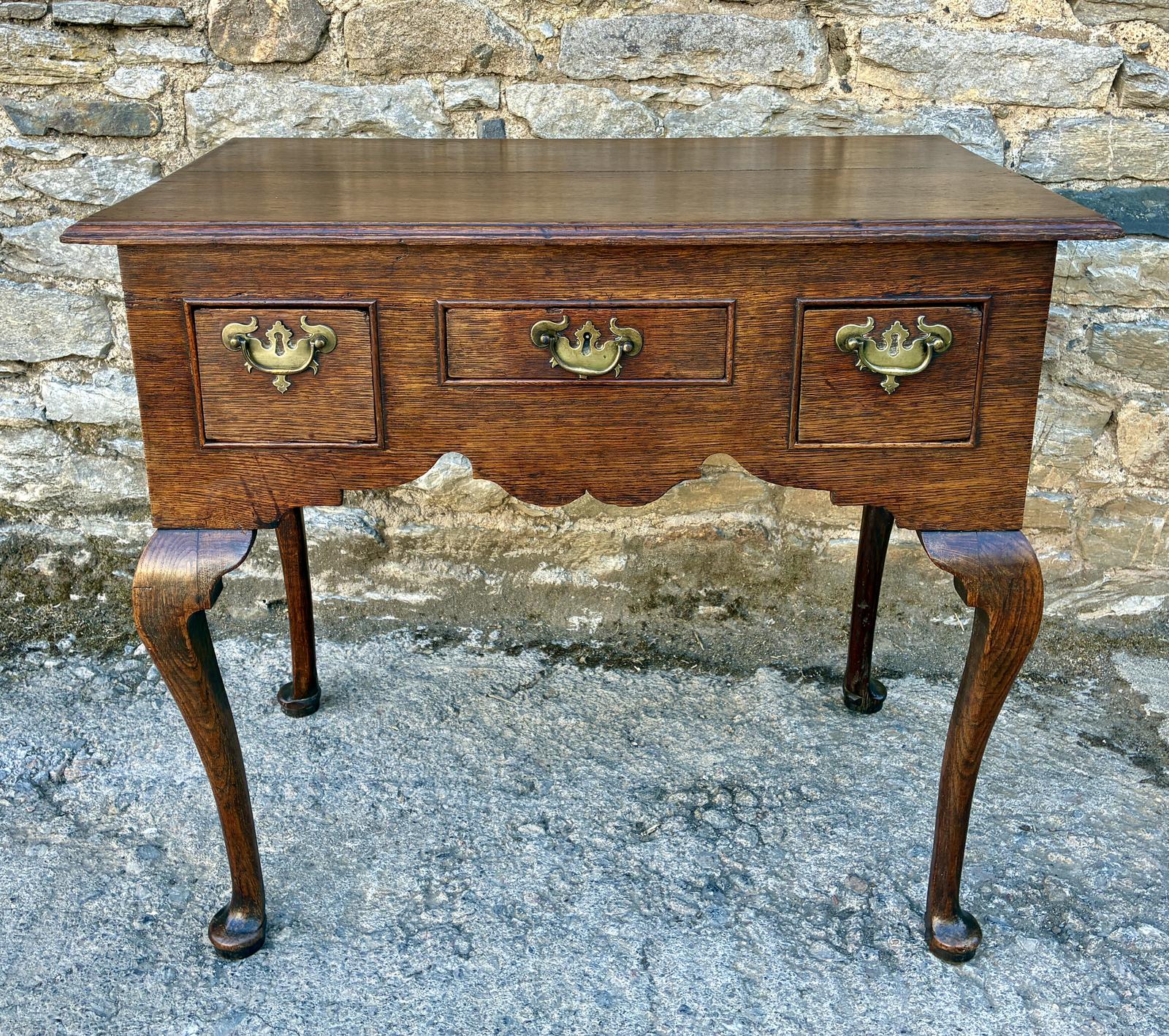 Georgian Oak Lowboy (1 of 15) Georgian Oak Lowboy (1 of 15)