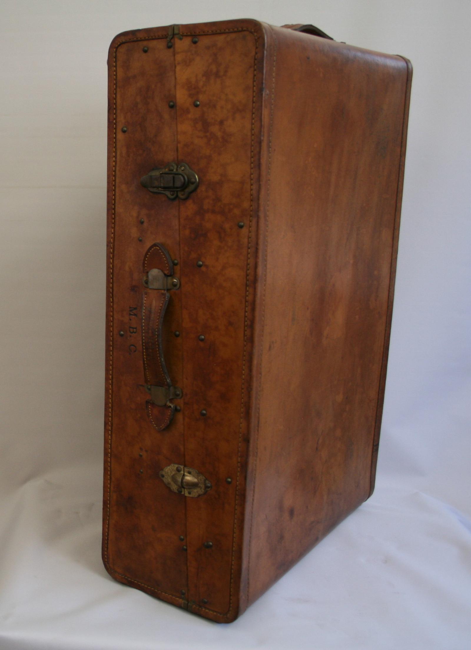 Large Leather Travelling Suitcase (1 of 8)