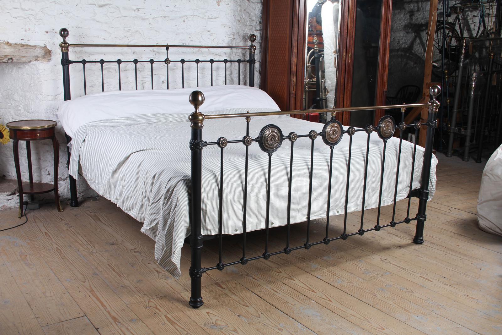 Incredibly Attractive Victorian Iron & Brass Super King Size Bed (1 of 10)