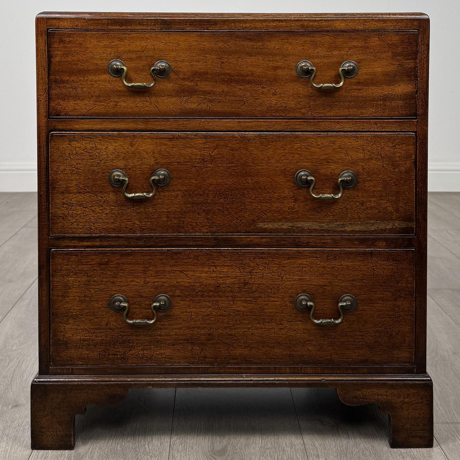 20th Century Mahogany Chest of Drawers - main image