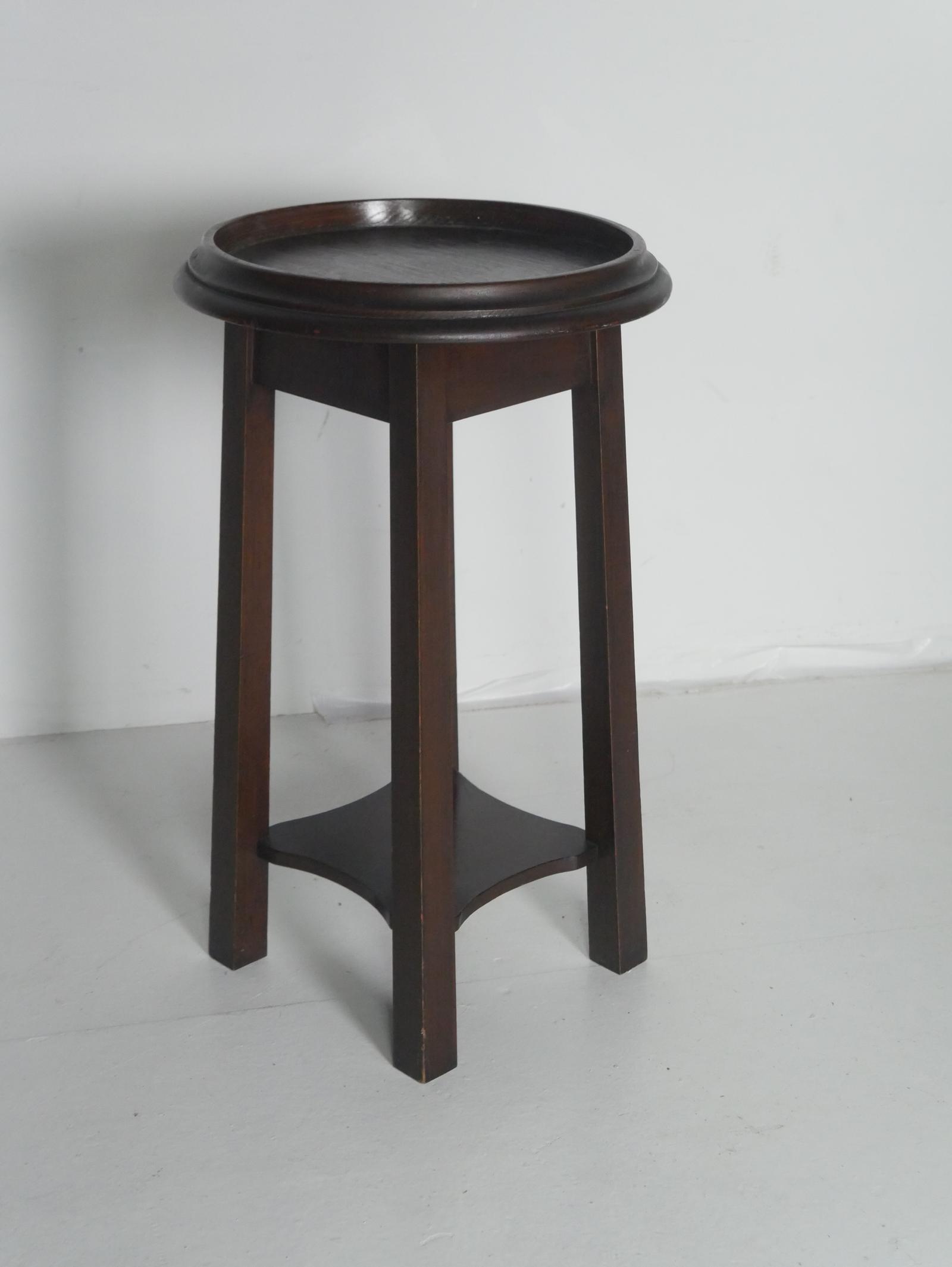 Small  Round Solid Oak Side Table (1 of 7)