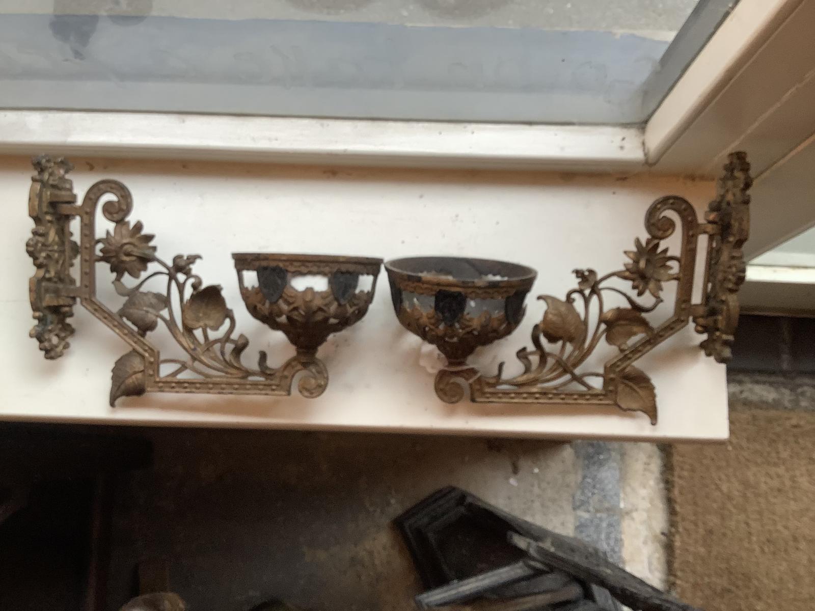 Brackets - main image