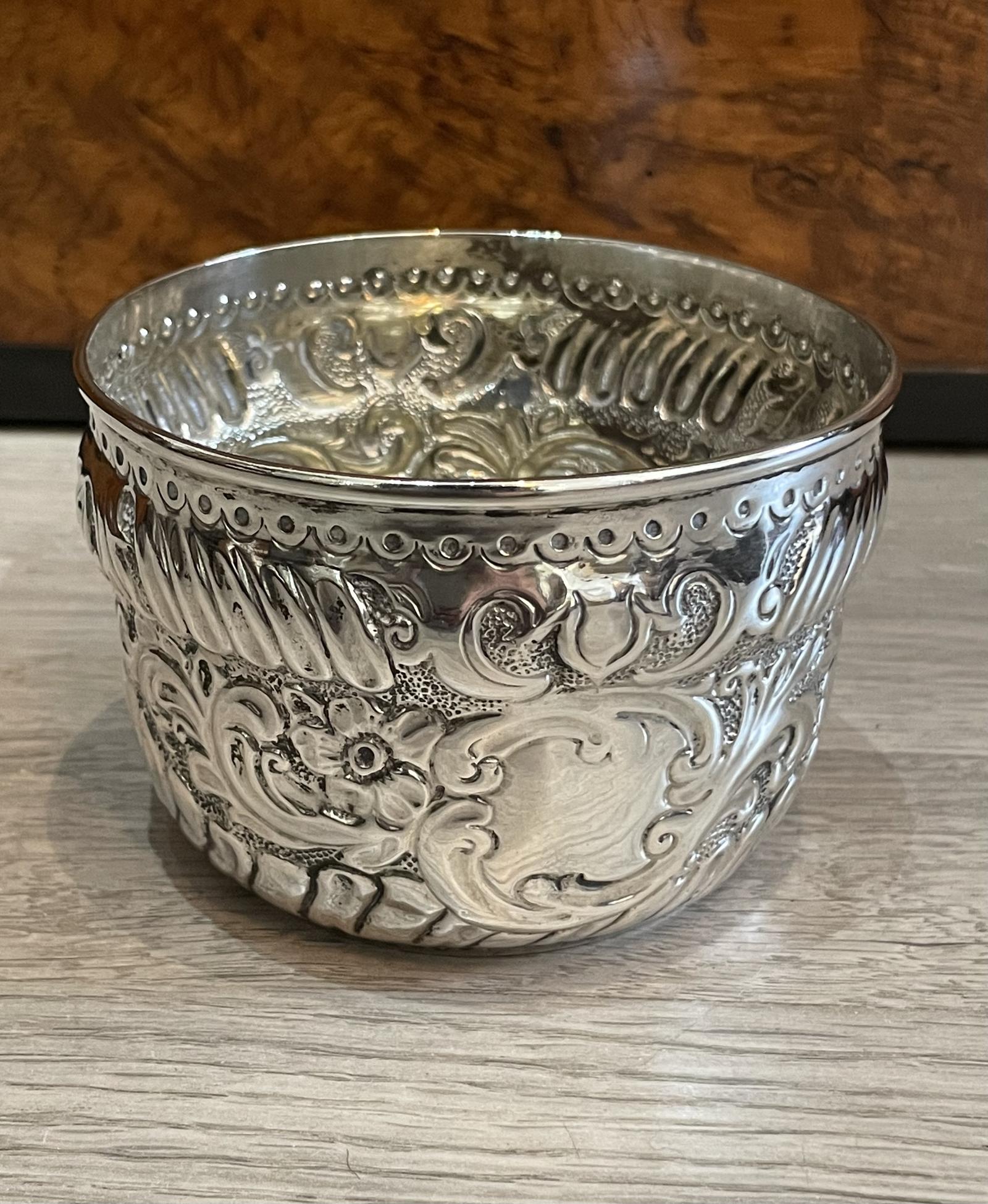 Victorian Silver Bowl Inset with Charles II Silver Crown 1670 (1 of 9) Victorian Silver Bowl Inset with Charles II Silver Crown 1670 (1 of 9)