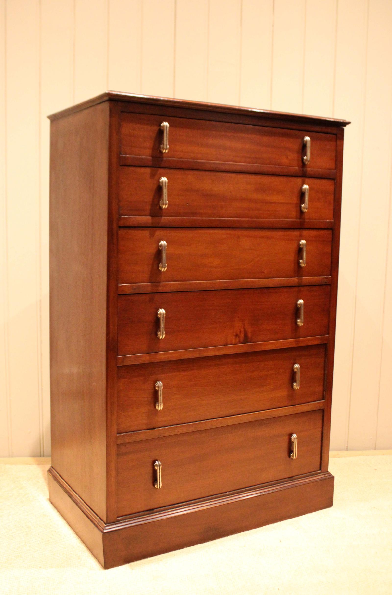 Early 20th Century Chest of Drawers - main image