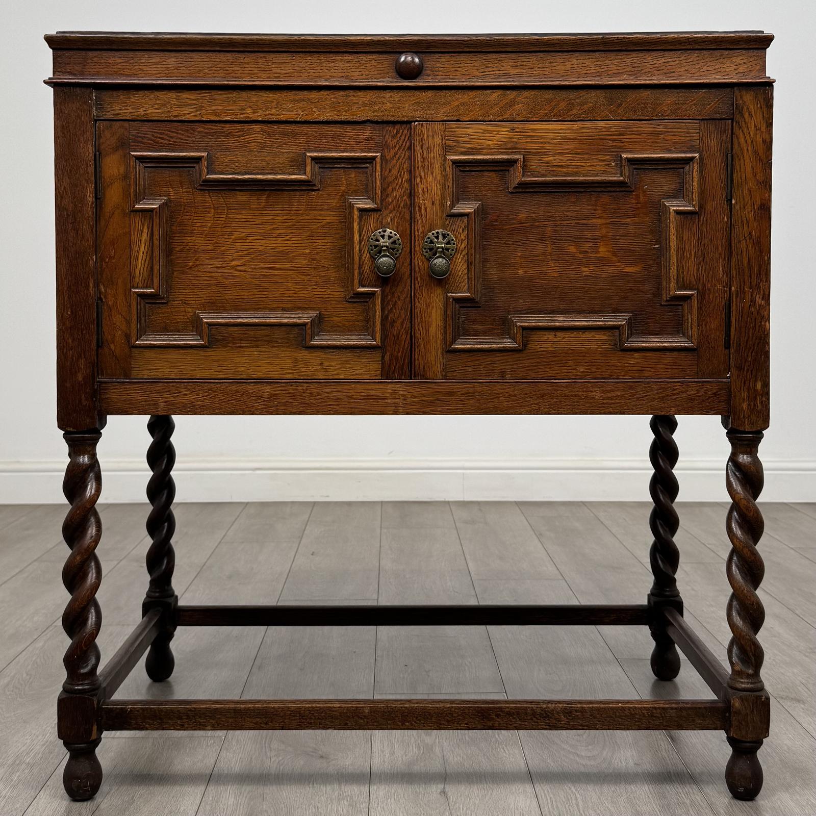 Antique 20th Century Jacobean Style Cupboard in Oak (1 of 10) Antique 20th Century Jacobean Style Cupboard in Oak (1 of 10)