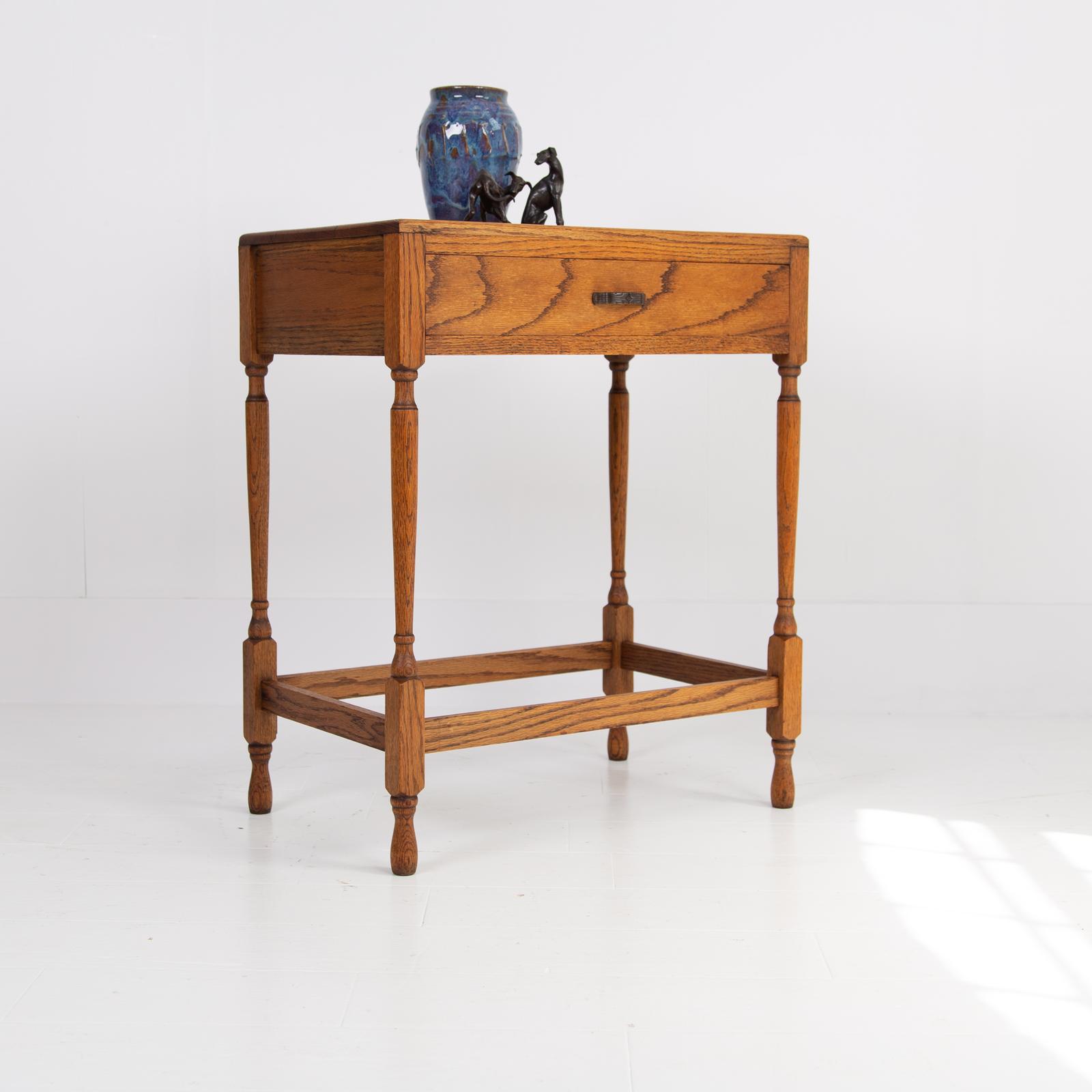 Attractive Small English Golden Oak Side Table c.1930 (1 of 15) Attractive Small English Golden Oak Side Table c.1930 (1 of 15)