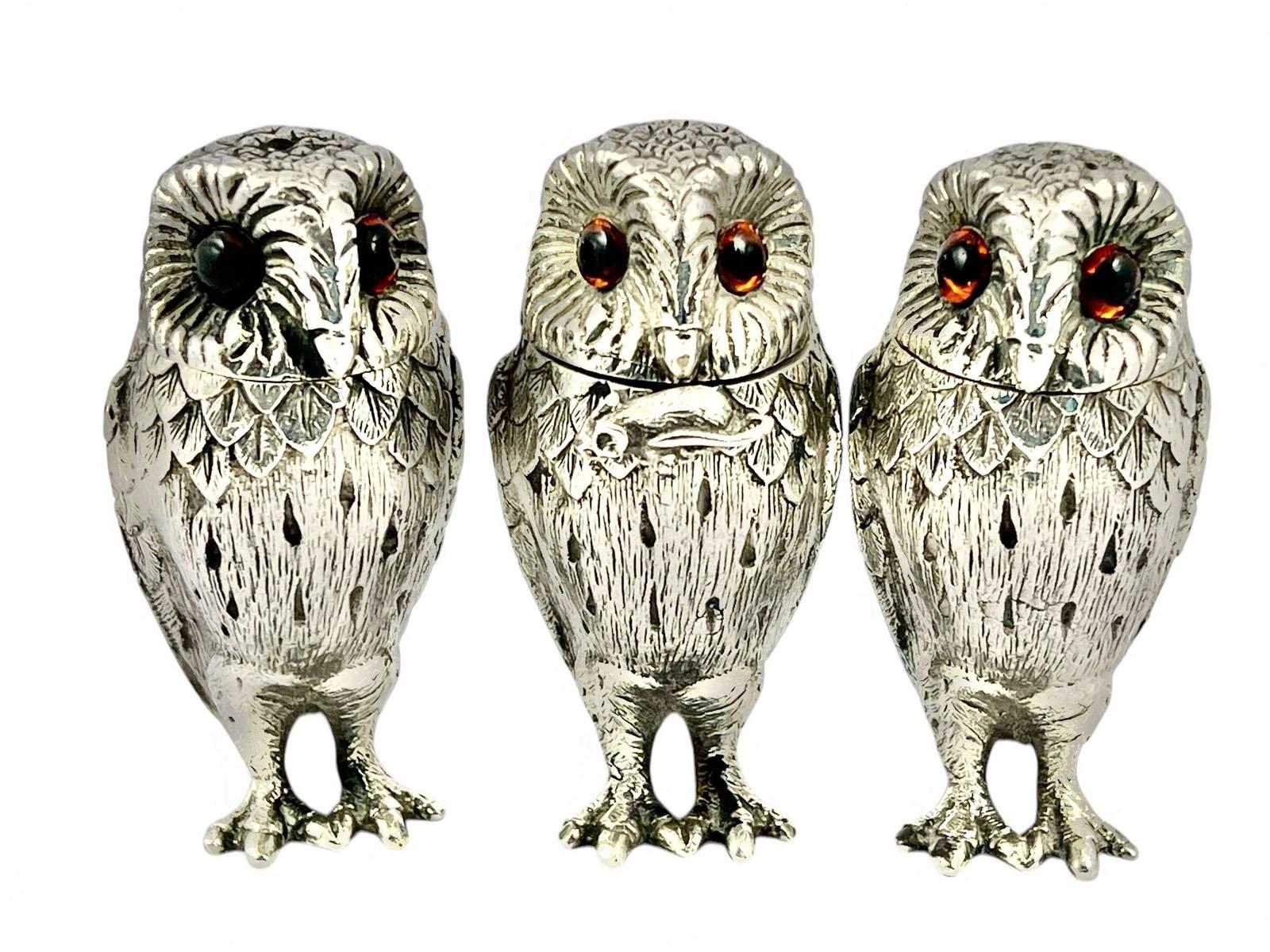 Elizabeth II Silver Set of Owl Salt, Pepper & Mustard London 1967 (1 of 6)