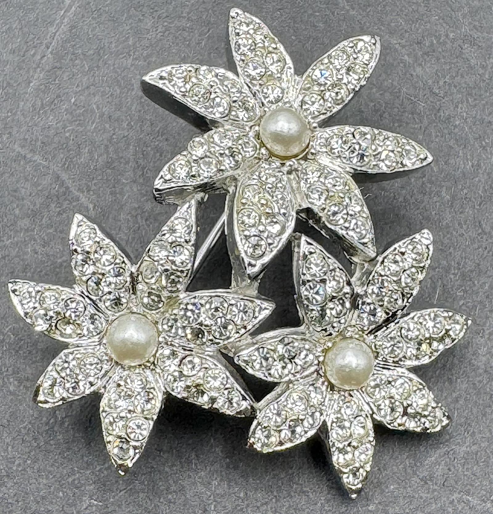 1980s Grossé Silvertone Rhinstone & Pearl Flower Brooch (1 of 4)