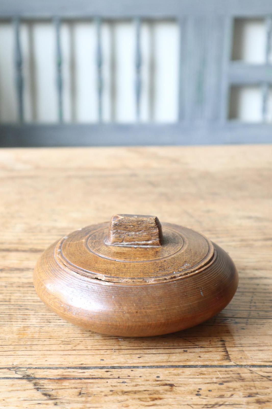 Scandinavian / Swedish 'Folk Art' wooden sliding-lid bowl 19th Century (1 of 15)