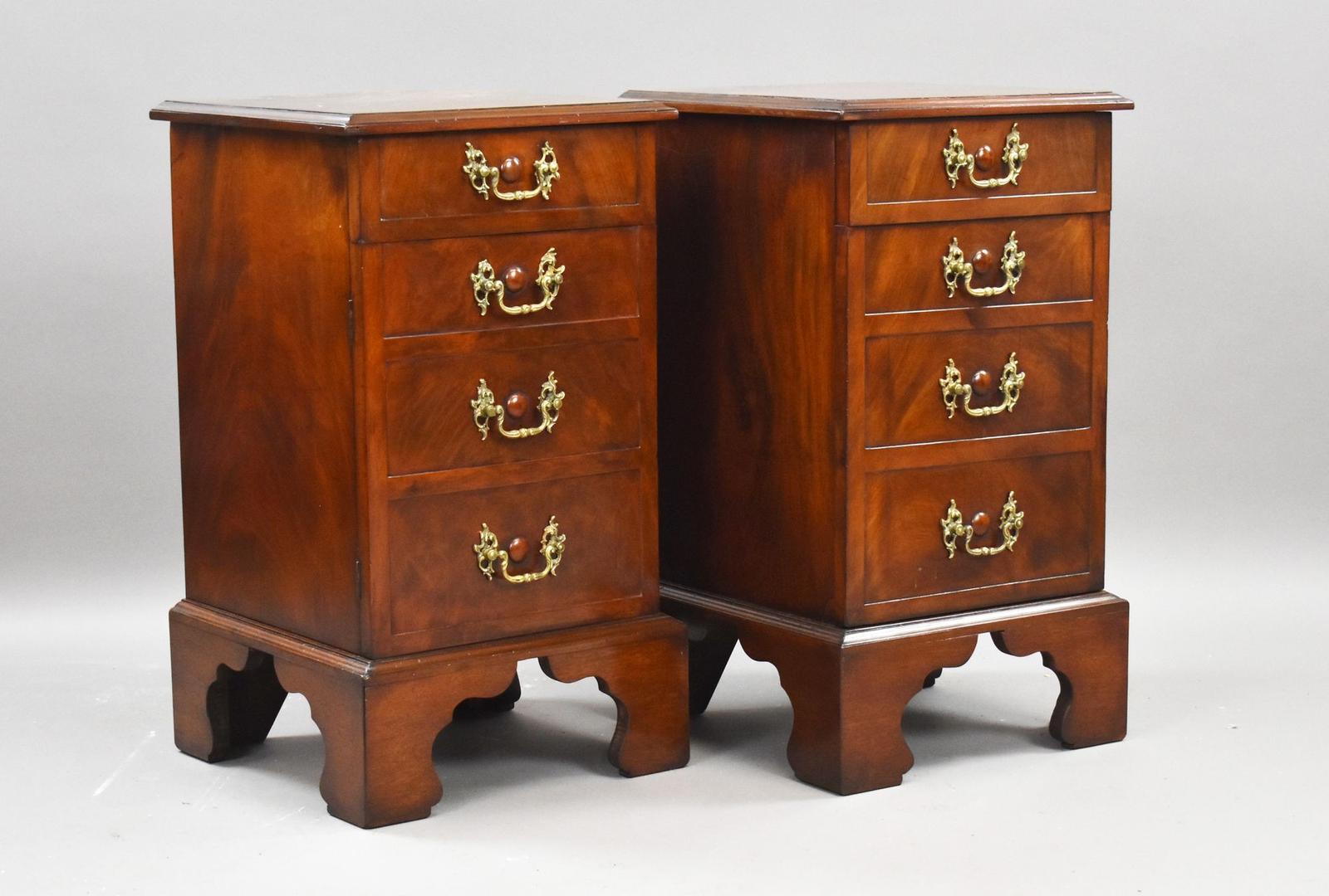 Pair of William IV Mahogany Bedsides (1 of 14)