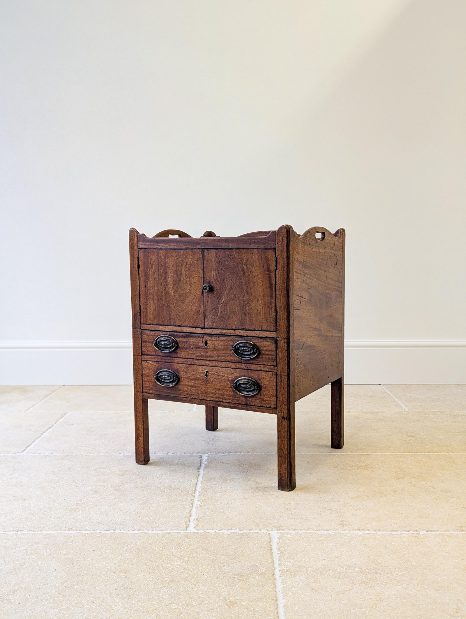 Antique George III Mahogany Bedside Commode c.1800 (1 of 16) Antique George III Mahogany Bedside Commode c.1800 (1 of 16)