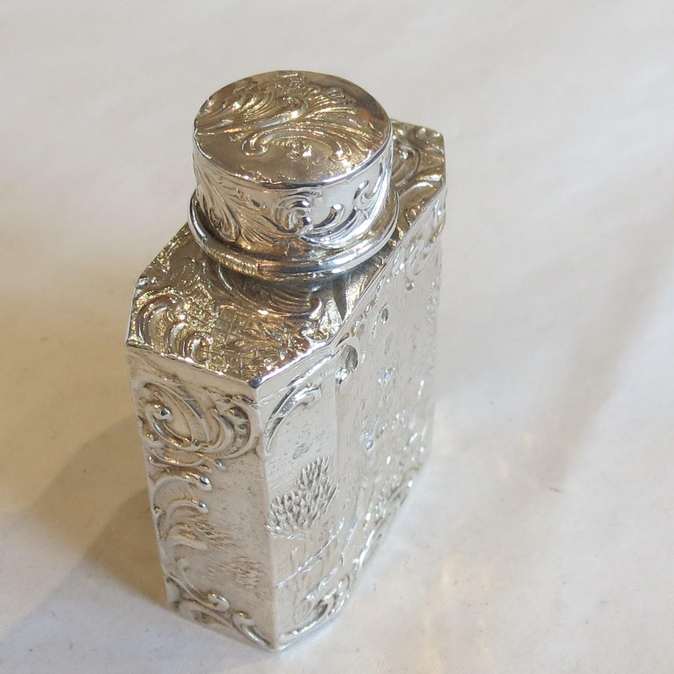 Victorian Silver Scent Bottle 1895 (1 of 8) Victorian Silver Scent Bottle 1895 (1 of 8)