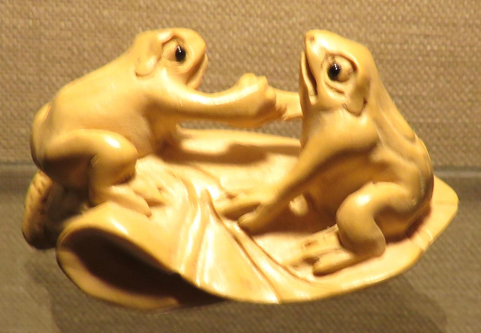 JAPANESE CARVING TWO FROGS ON A LILLY PAD (1 of 4) JAPANESE CARVING TWO FROGS ON A LILLY PAD (1 of 4)