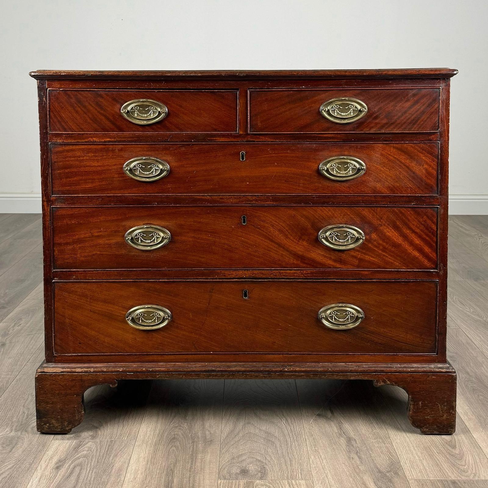 Antique 19th Century Chest of Drawers in Mahogany (1 of 11)
