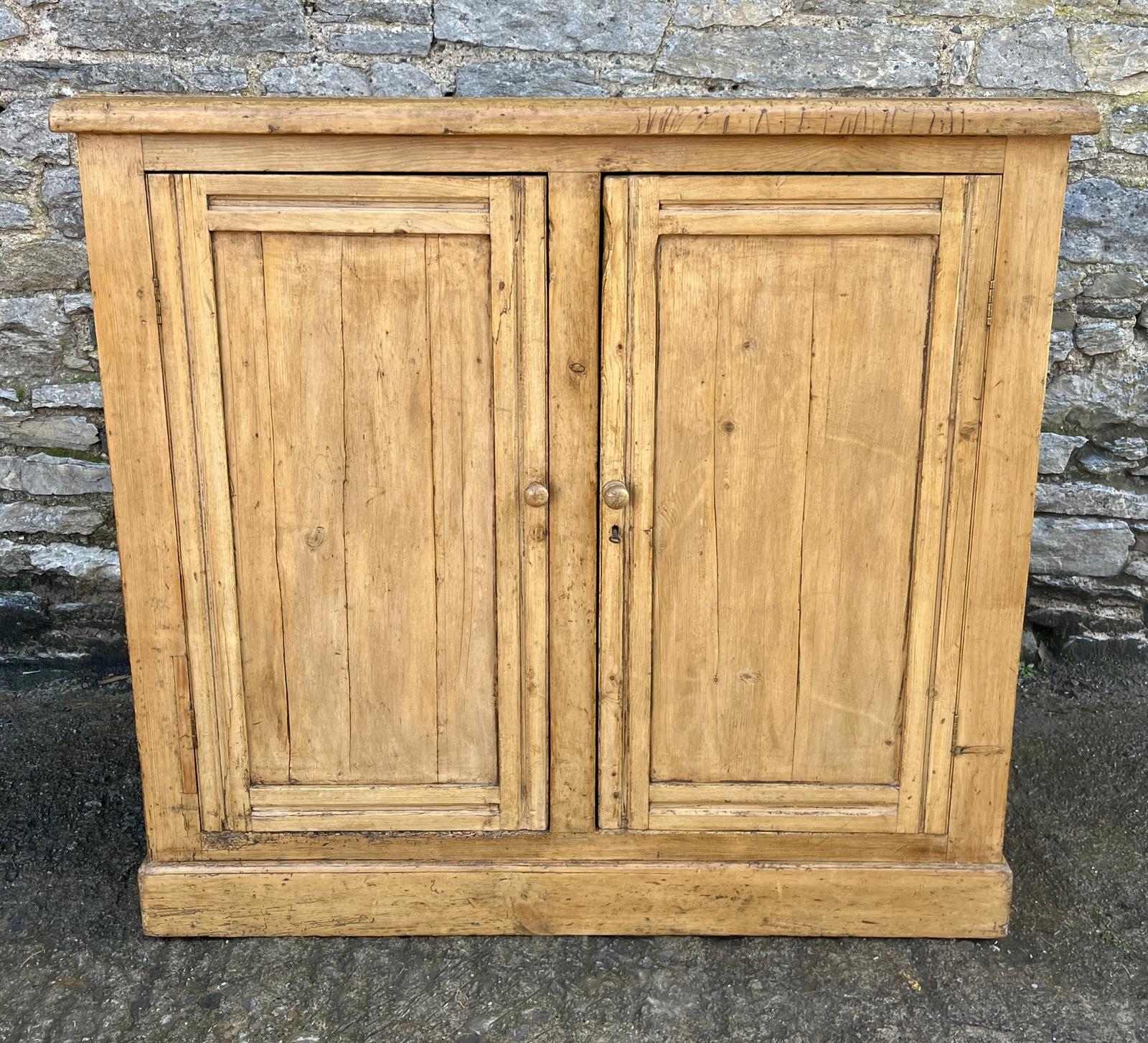 Large Antique Pine Cupboard (1 of 22) Large Antique Pine Cupboard (1 of 22)