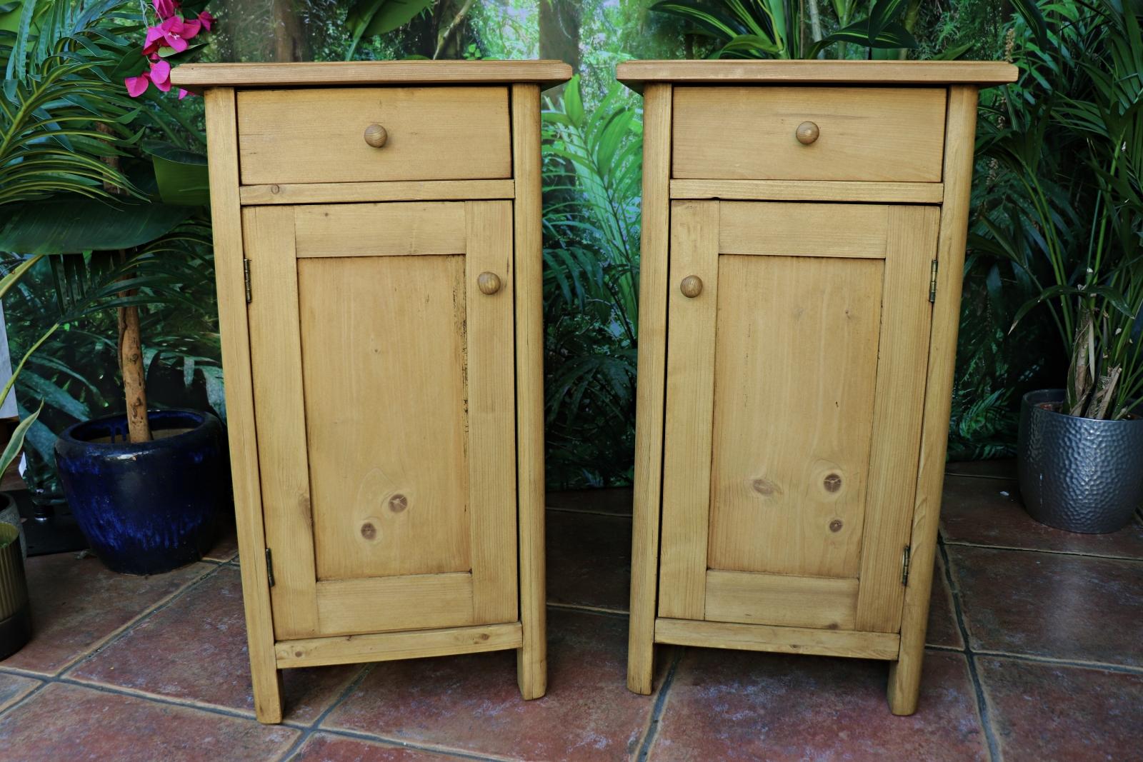 Superb! Original Pair Old Pine Bedside Cabinets/cupboards/lamp Tables (1 of 8) Superb! Original Pair Old Pine Bedside Cabinets/cupboards/lamp Tables (1 of 8)