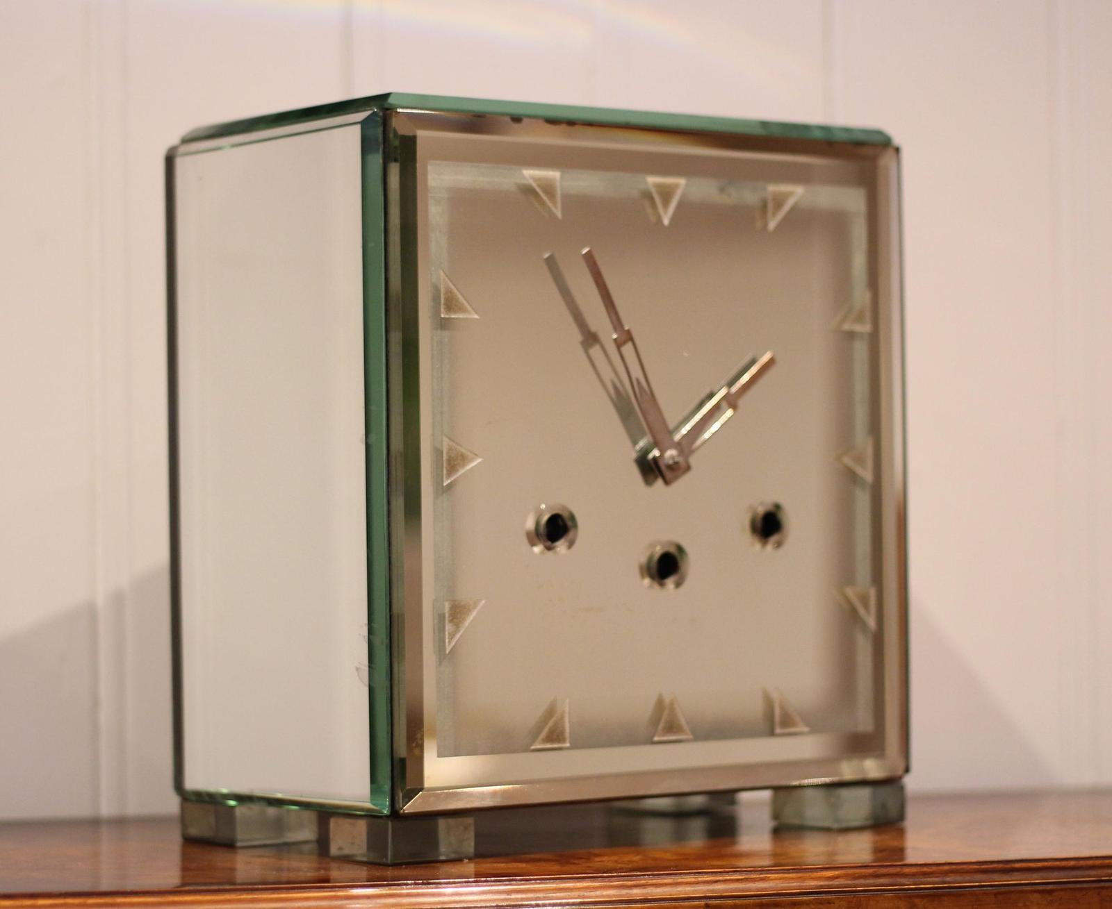 Unusual Art Deco Glass Westminster Chiming Mantel Clock (1 of 12) Unusual Art Deco Glass Westminster Chiming Mantel Clock (1 of 12)