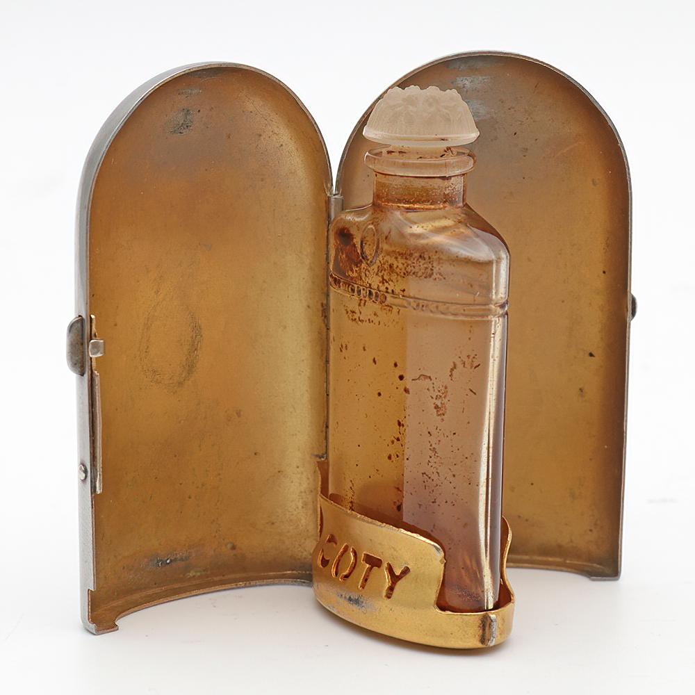 French scent bottle in case, L'Aimant (1 of 3)