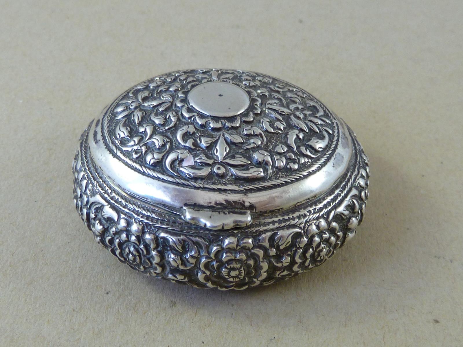 Sri Lanka Silver Snuff Pill Spice Box Glasgow 1895 Hallmarked (1 of 9)
