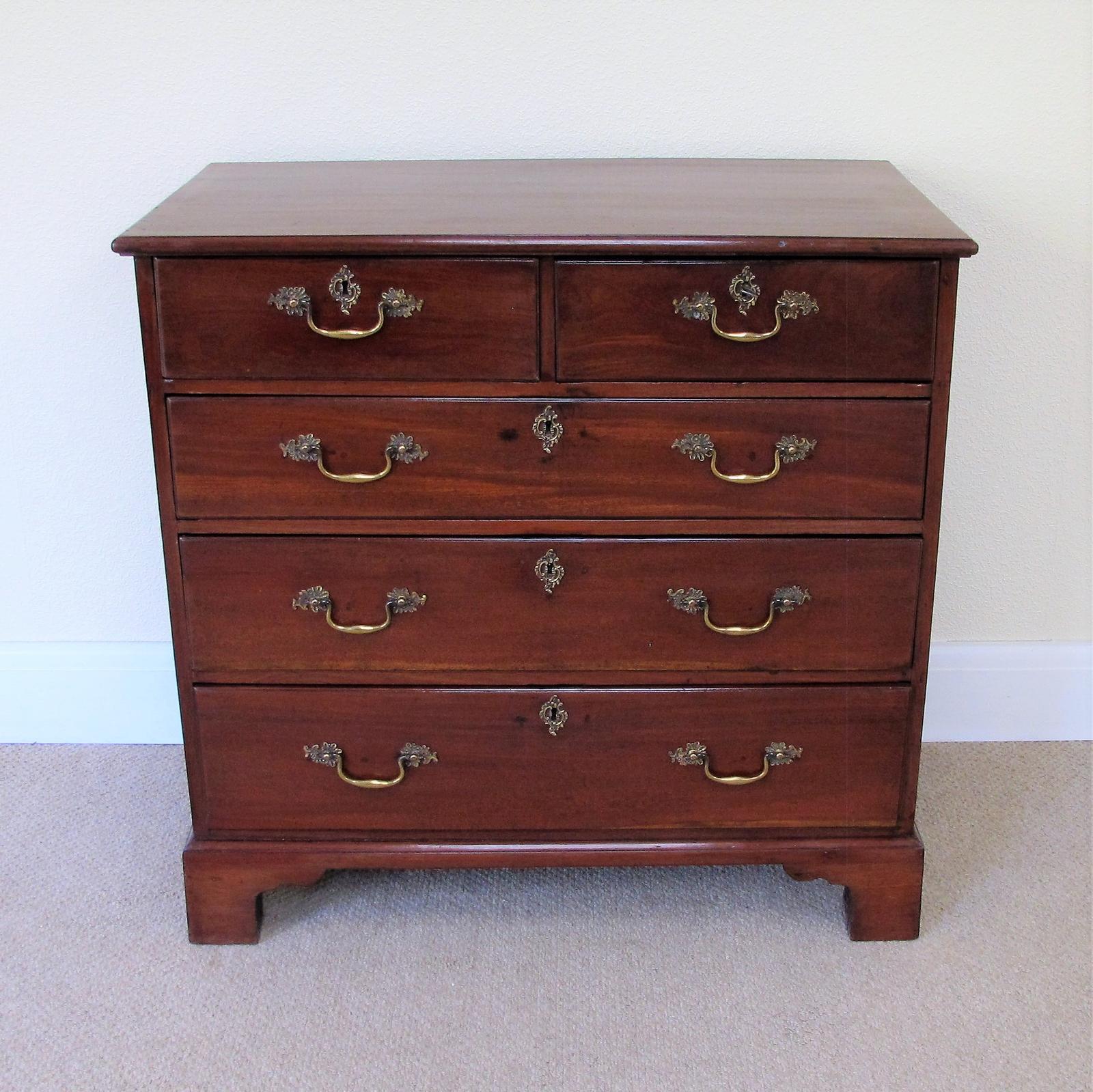 Georgian Mahogany Chippendale Chest of Drawers c.1770 (1 of 7) Georgian Mahogany Chippendale Chest of Drawers c.1770 (1 of 7)