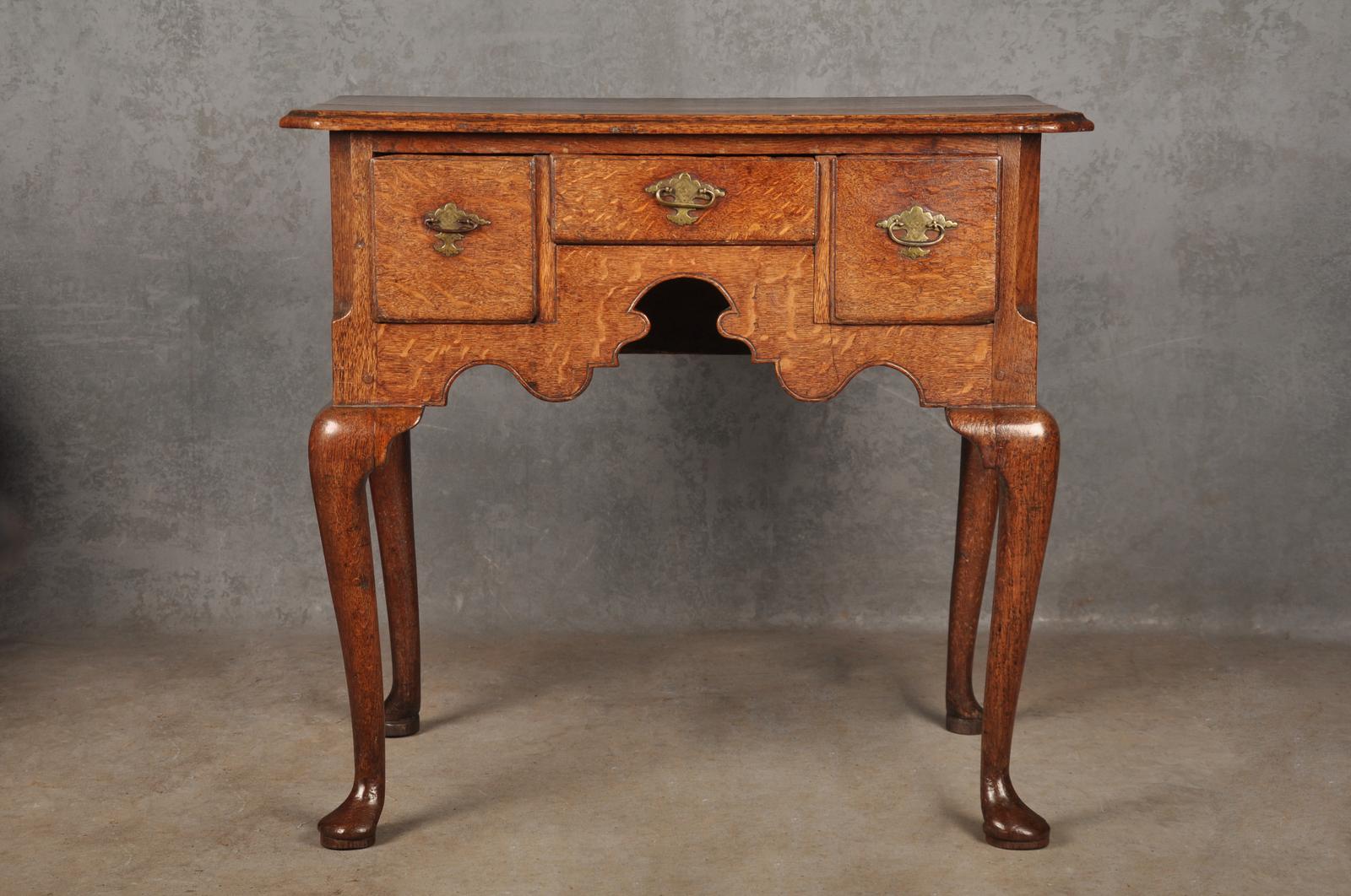 Early 18th Century Oak Lowboy (1 of 14)
