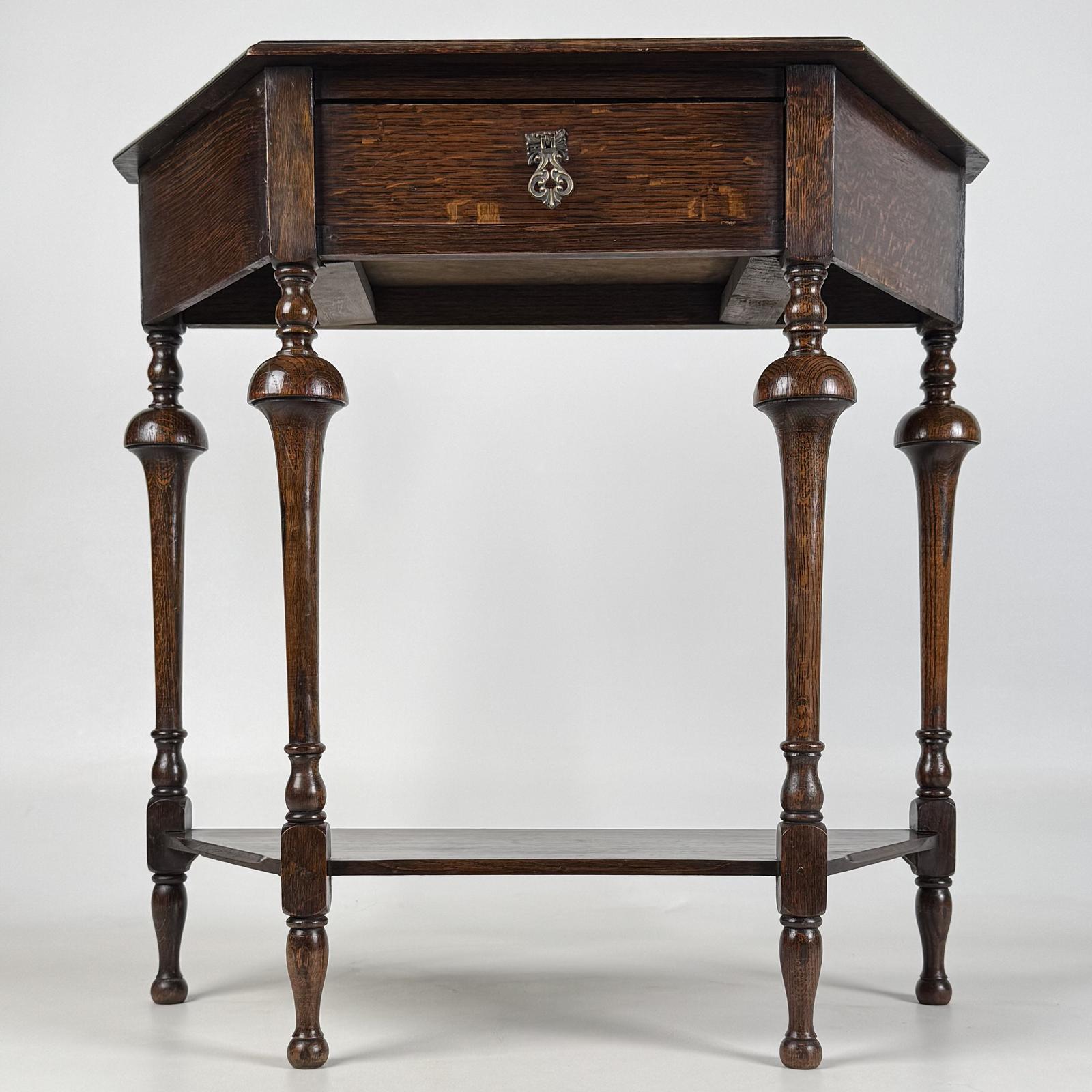 Antique 20th Century Small Oak Side Table (1 of 11)