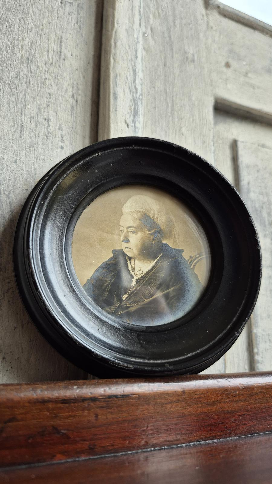 English Picture Frame - main image